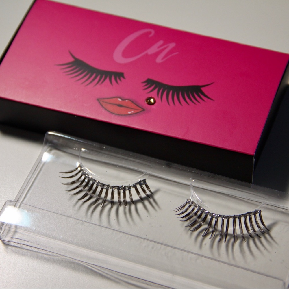 Dramatic LASHES - Picture 16 of 16